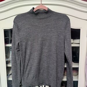 BANANA REPUBLIC 100% MERINO WOOL TURTLE NECK SWEATER